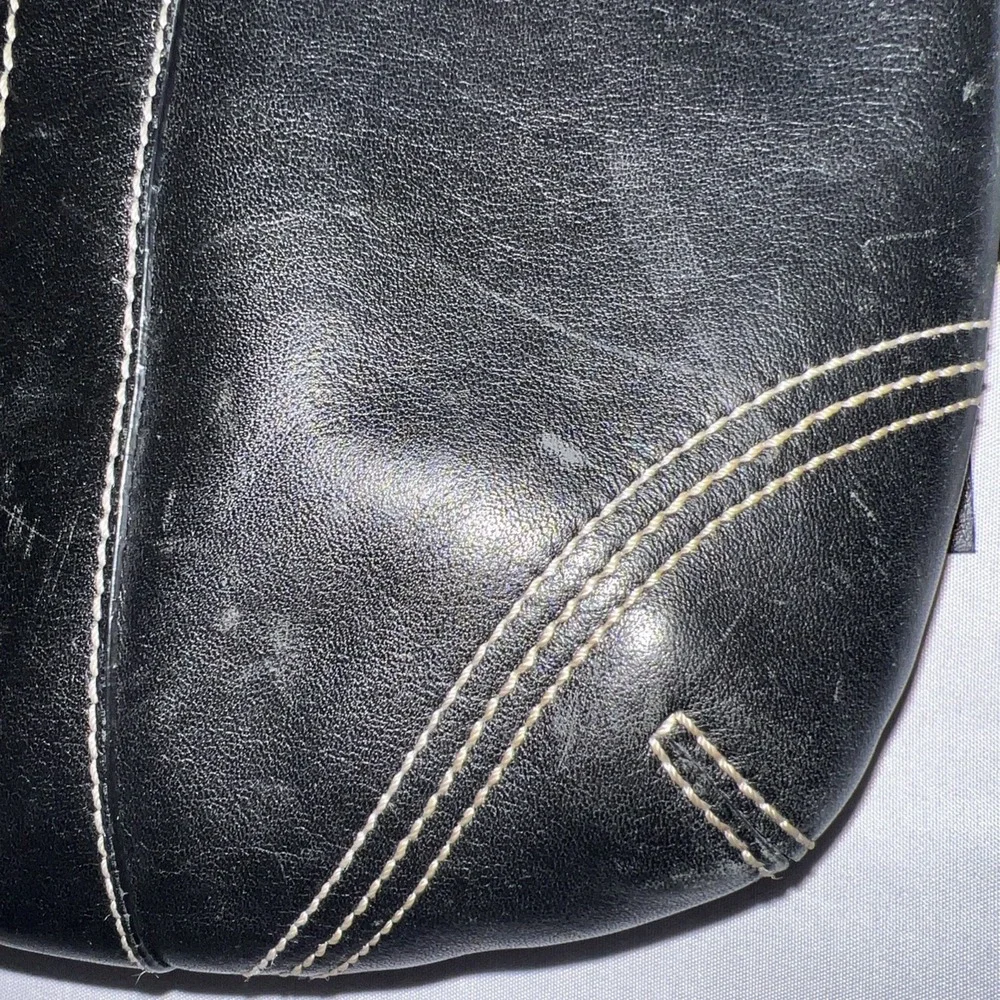 Coach Women's‎ Shoulder Zippered Black Leather Handbag Nice condition